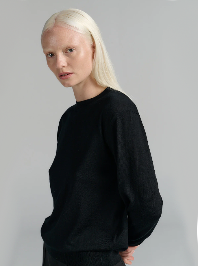 Rhea - 100 Crewneck Sort