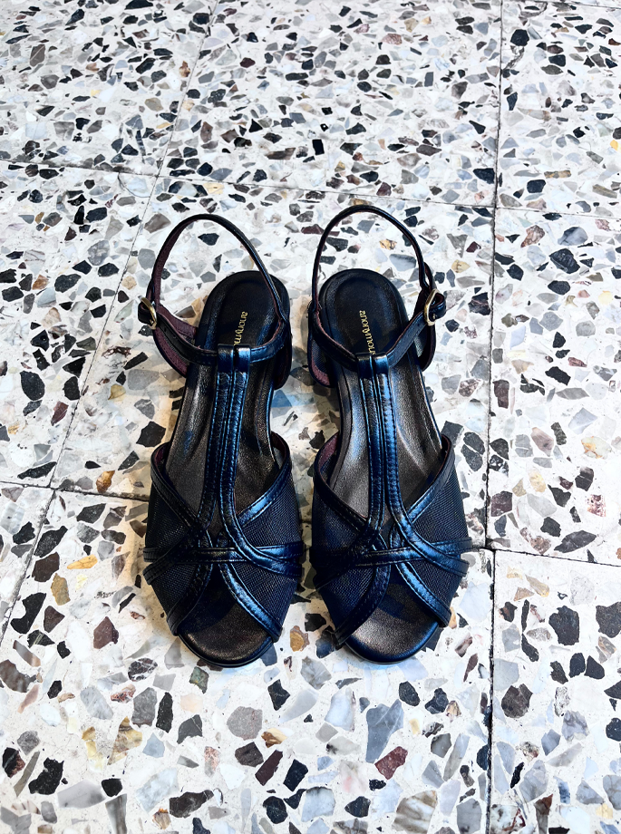 Anonymous - Therese 20 mesh Sort