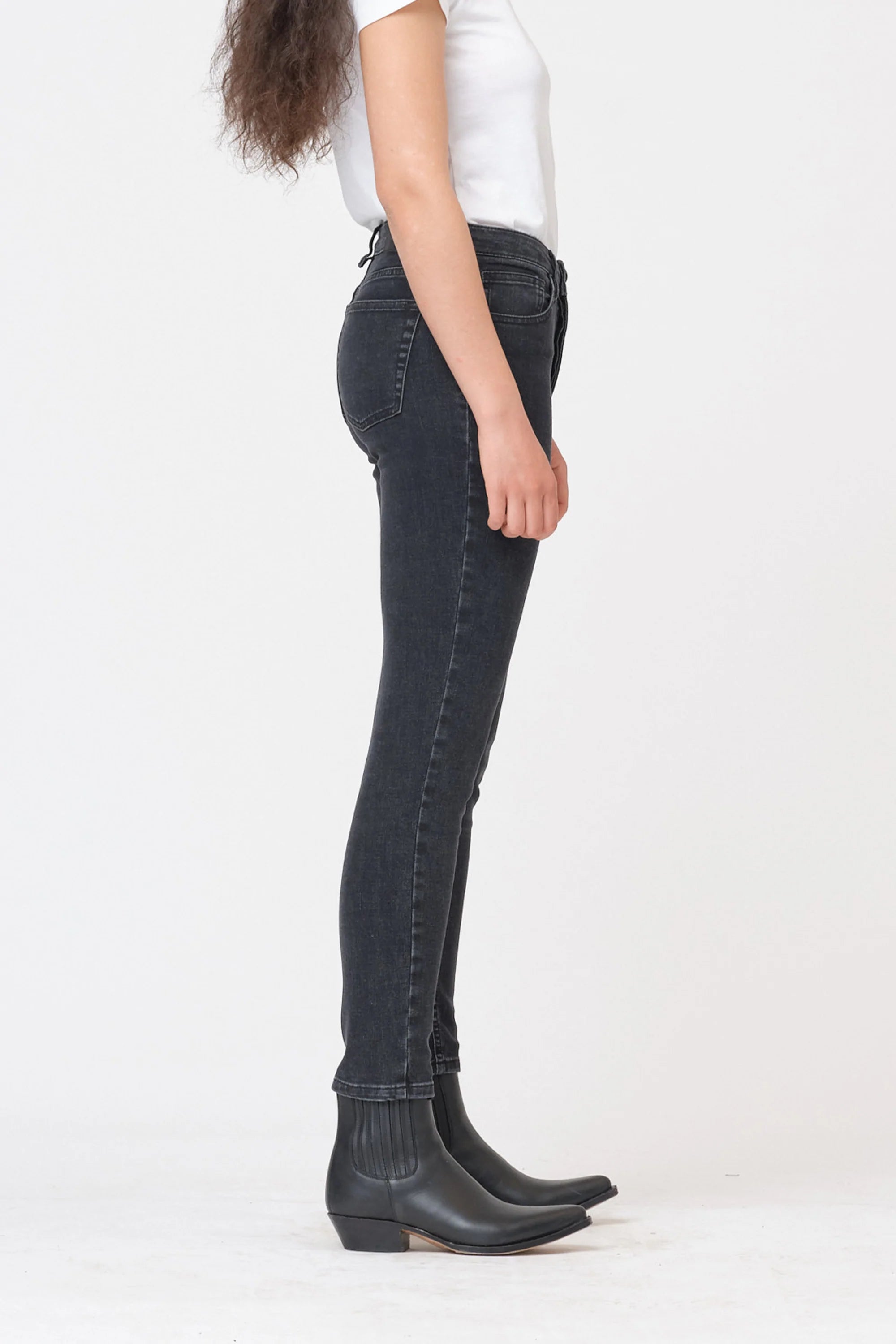 Tomorrow Denim - Hepburn Mom Jeans Original Black - med 5 lommer og høj talje - Organic Fashion - ES Webshop
